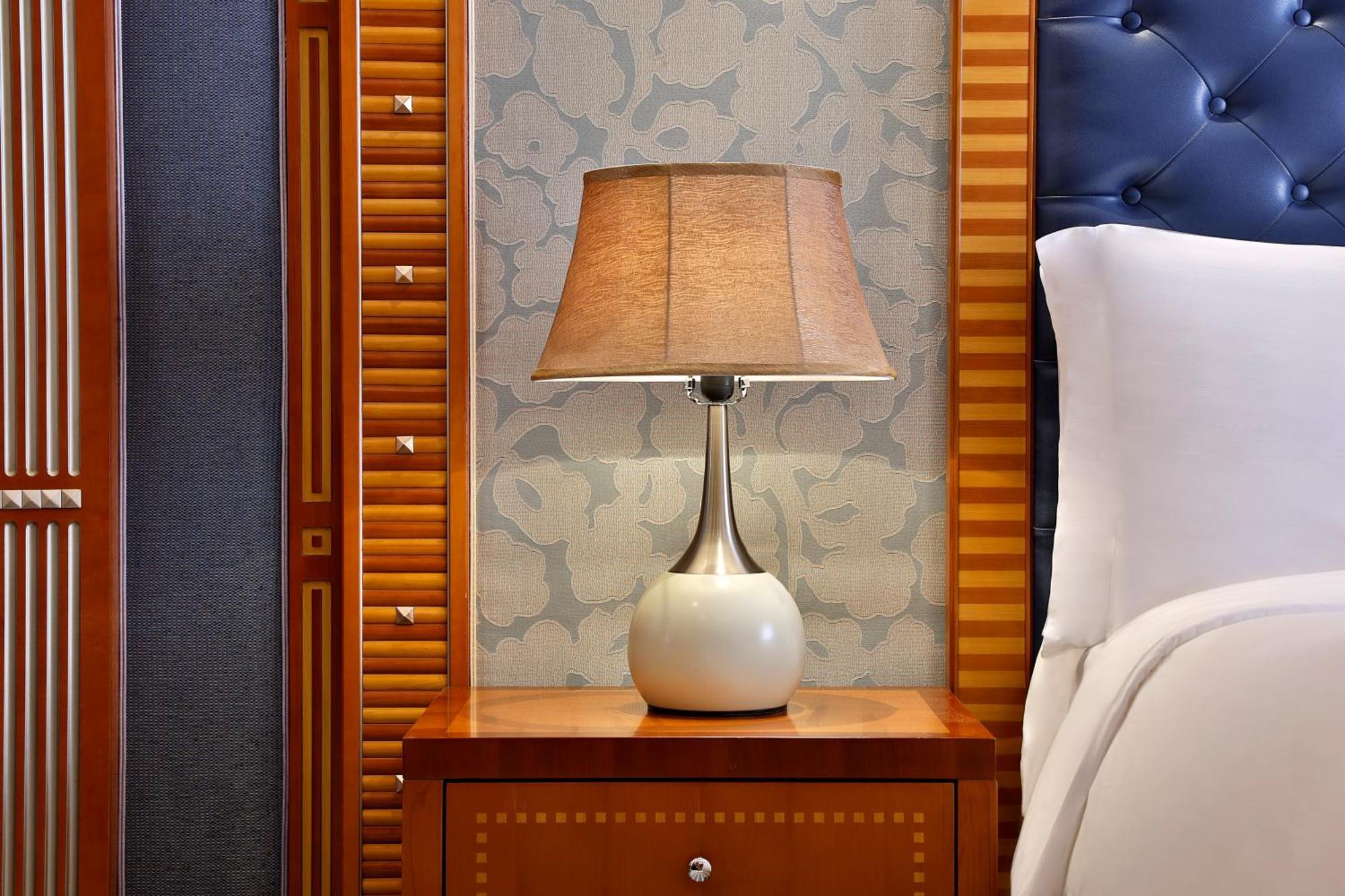 فندق ريتز كارلتون جدة المظهر الخارجي الصورة A table lamp