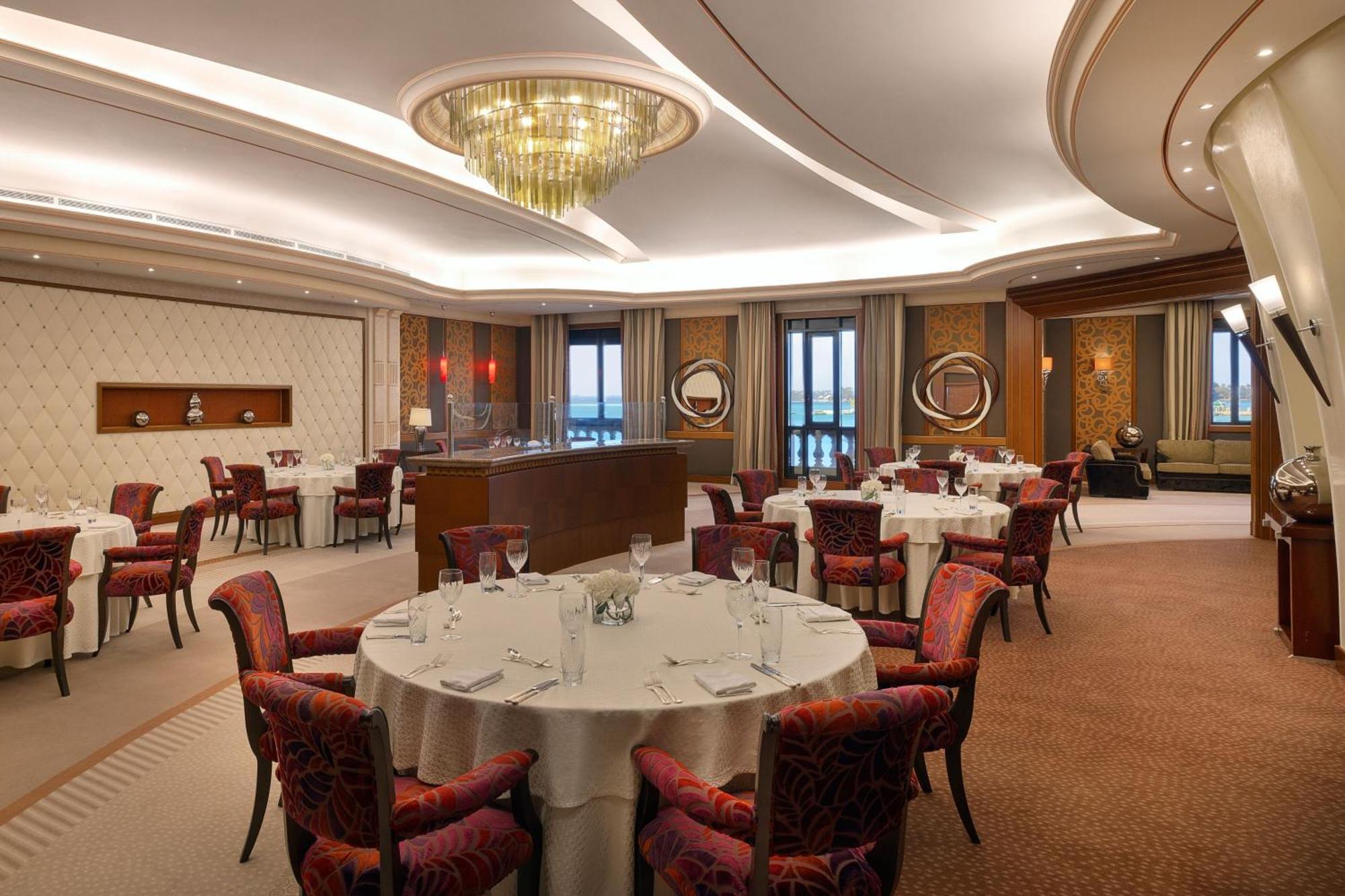 فندق ريتز كارلتون جدة المظهر الخارجي الصورة The Club Lounge at the airport