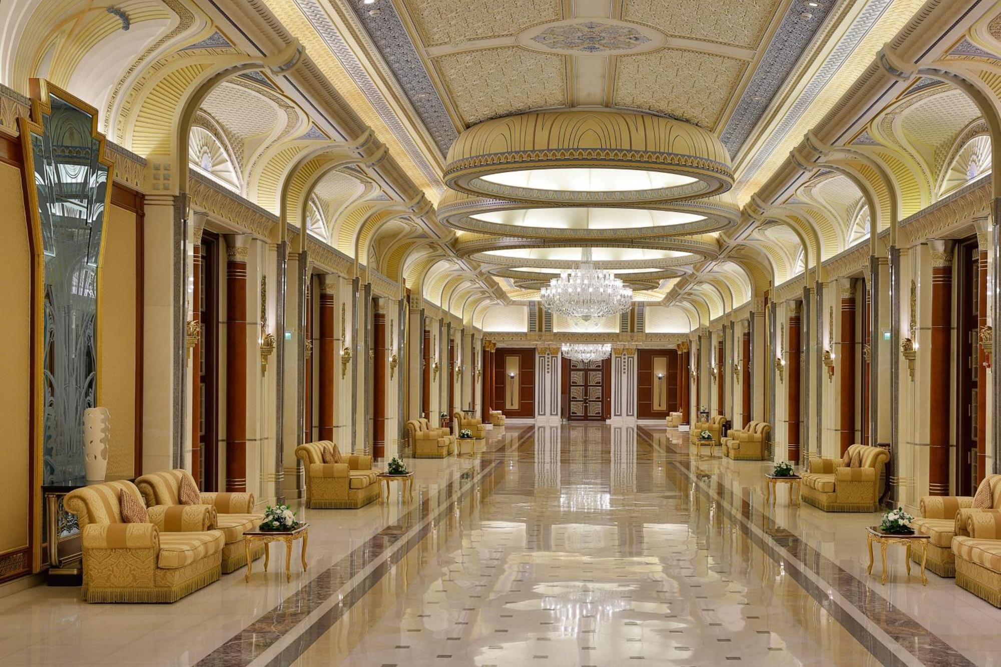 فندق ريتز كارلتون جدة المظهر الخارجي الصورة The interior of the hotel