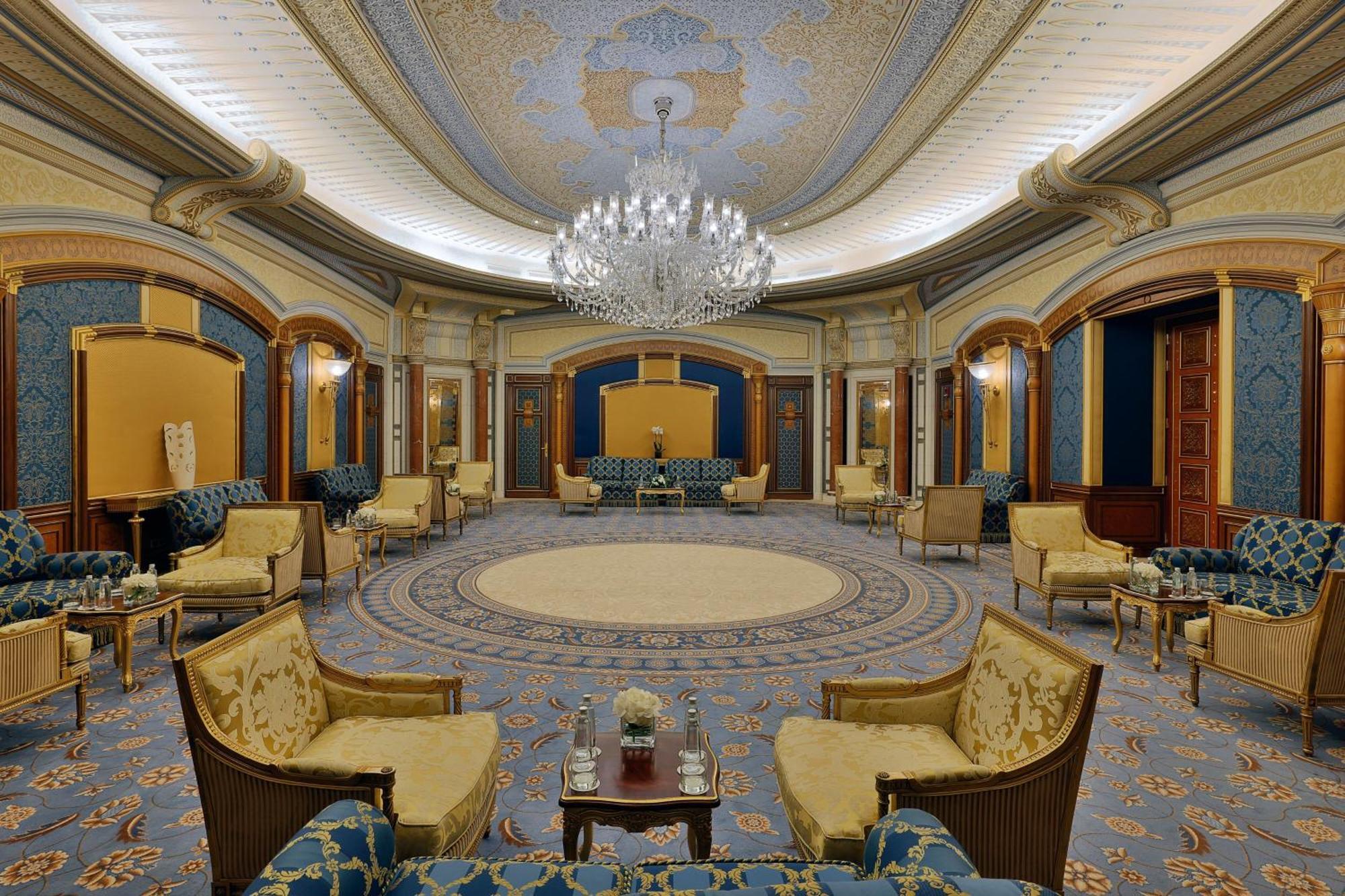 فندق ريتز كارلتون جدة المظهر الخارجي الصورة The lobby of the hotel