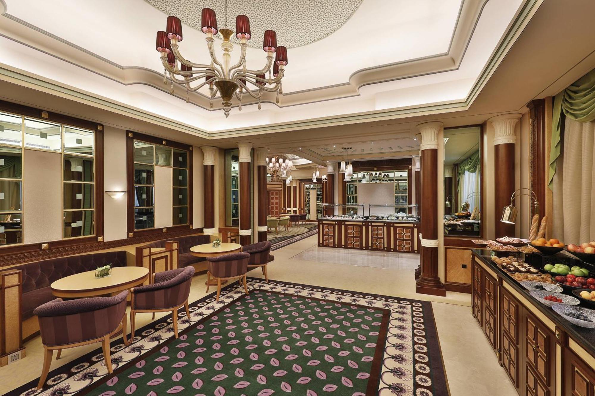 فندق ريتز كارلتون جدة المظهر الخارجي الصورة The lobby lounge at the Taj Mahal Palace, Mumbai